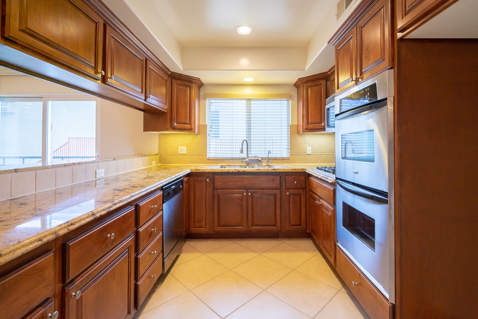 LOS ANGELES Apartment: 8610 CHALMERS DRIVE