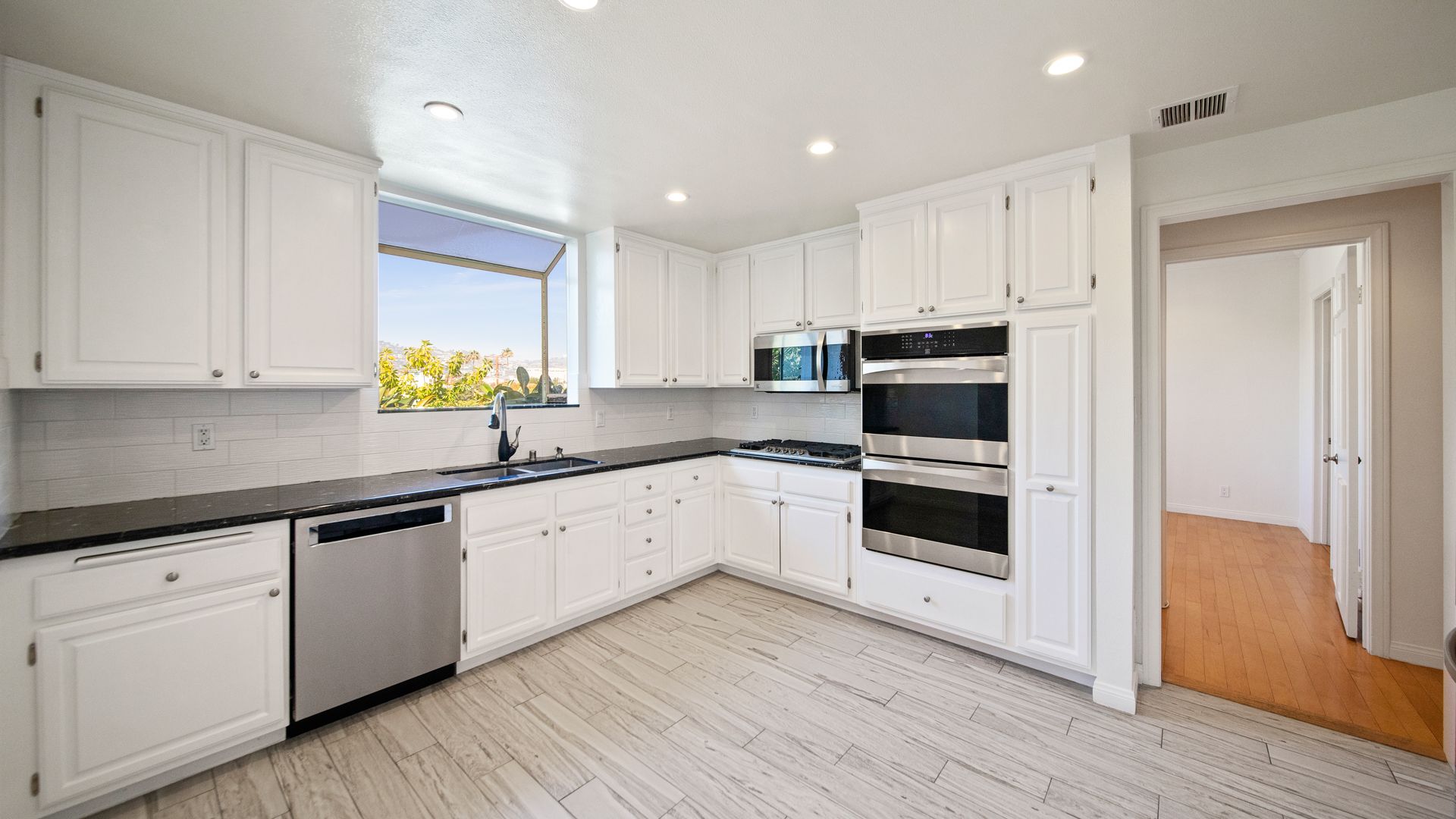 BEVERLY HILLS Apartment: 200 N. ALMONT DRIVE