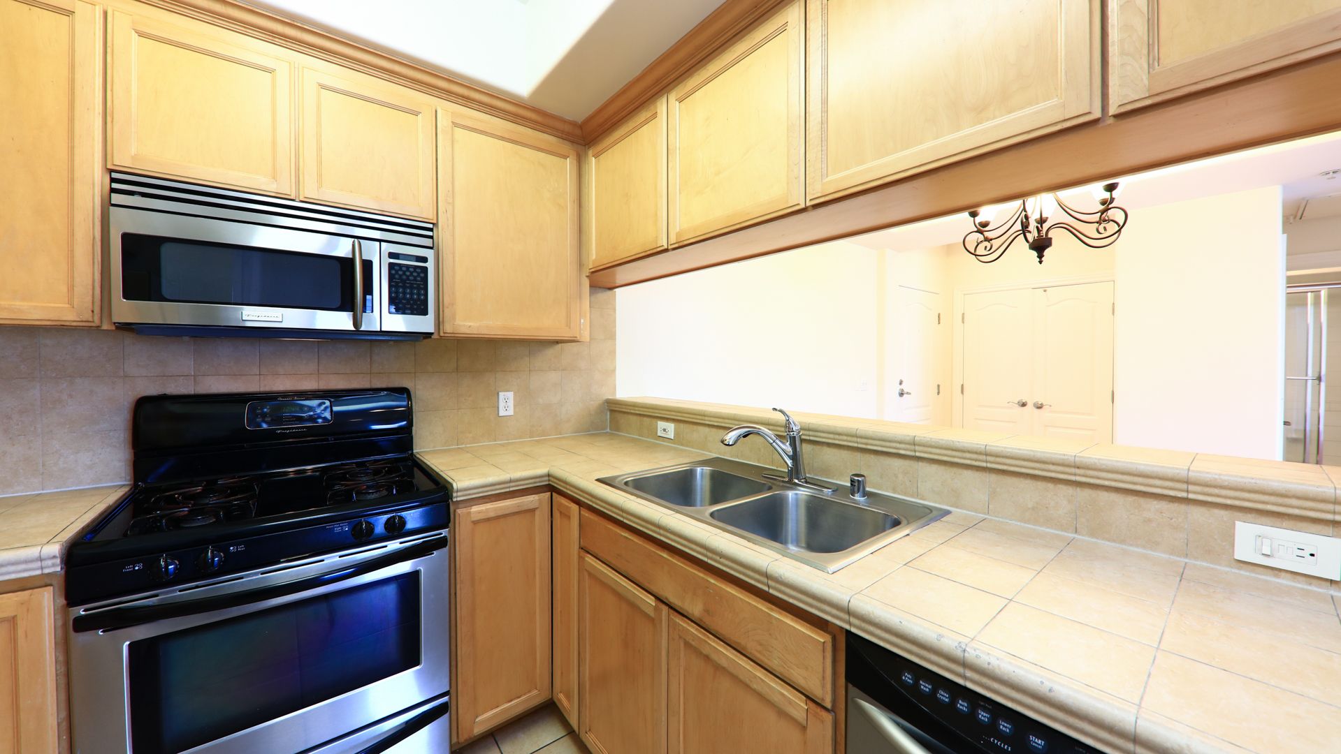 LOS ANGELES Apartment: 3328 OAKHURST AVE.