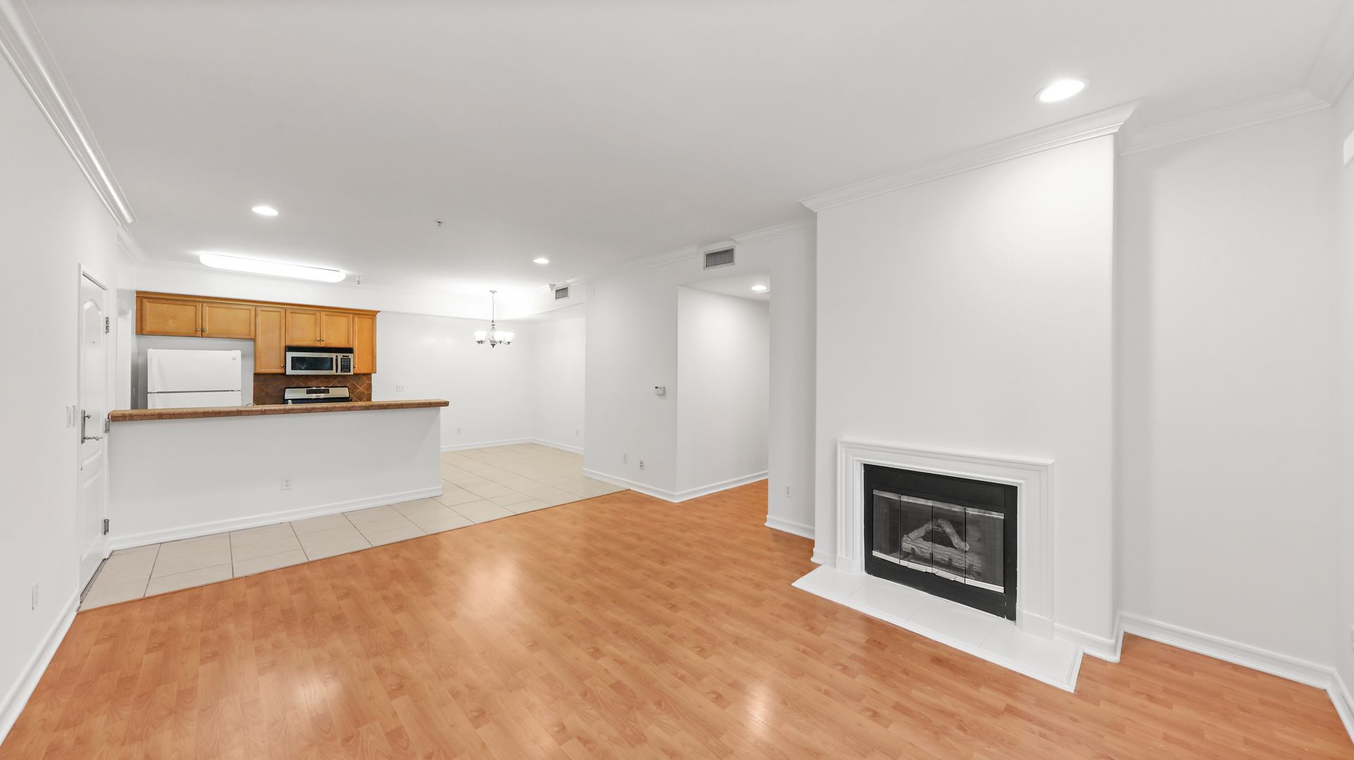 LOS ANGELES Apartment: 2335 S. BENTLEY AVE.