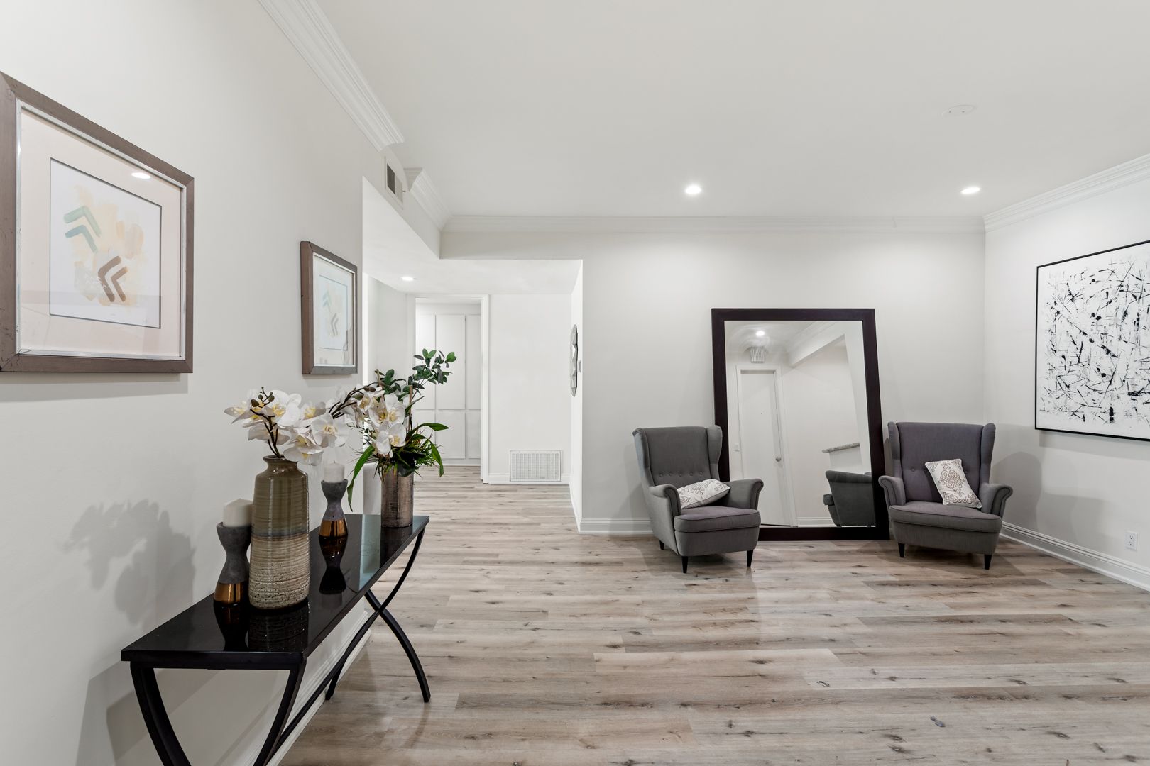 Beverly Hills Apartment: 430 N. Maple Drive