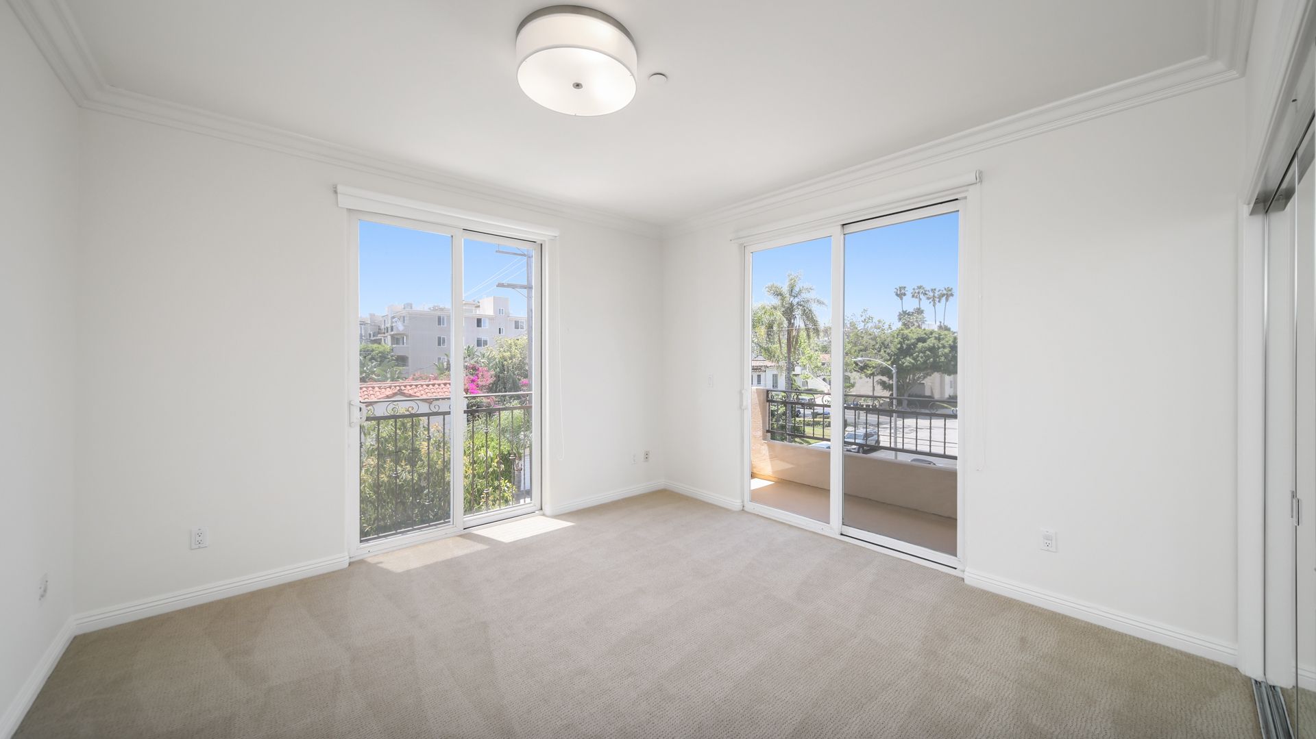 LOS ANGELES Apartment: 9401 ALCOTT ST.