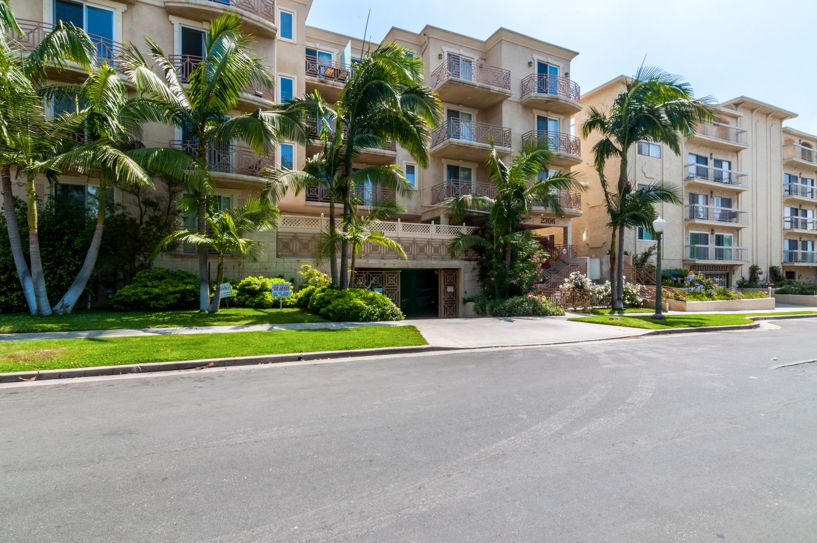 LOS ANGELES Apartment: 2306 FOX HILLS DRIVE