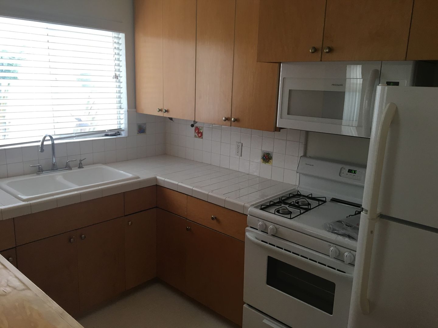 LOS ANGELES Apartment: 8442 BLACKBURN AVE.