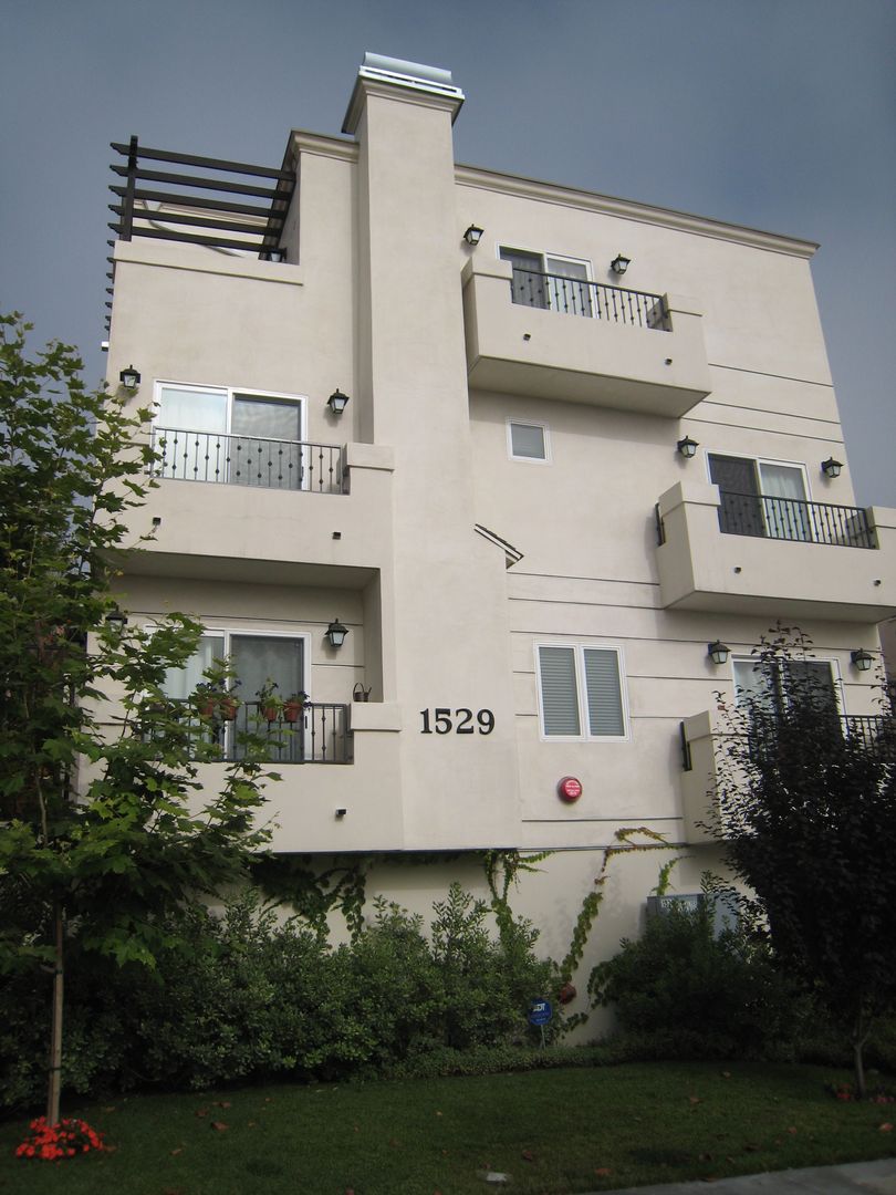 LOS ANGELES Apartment: 1529 S. BEVERLY DRIVE