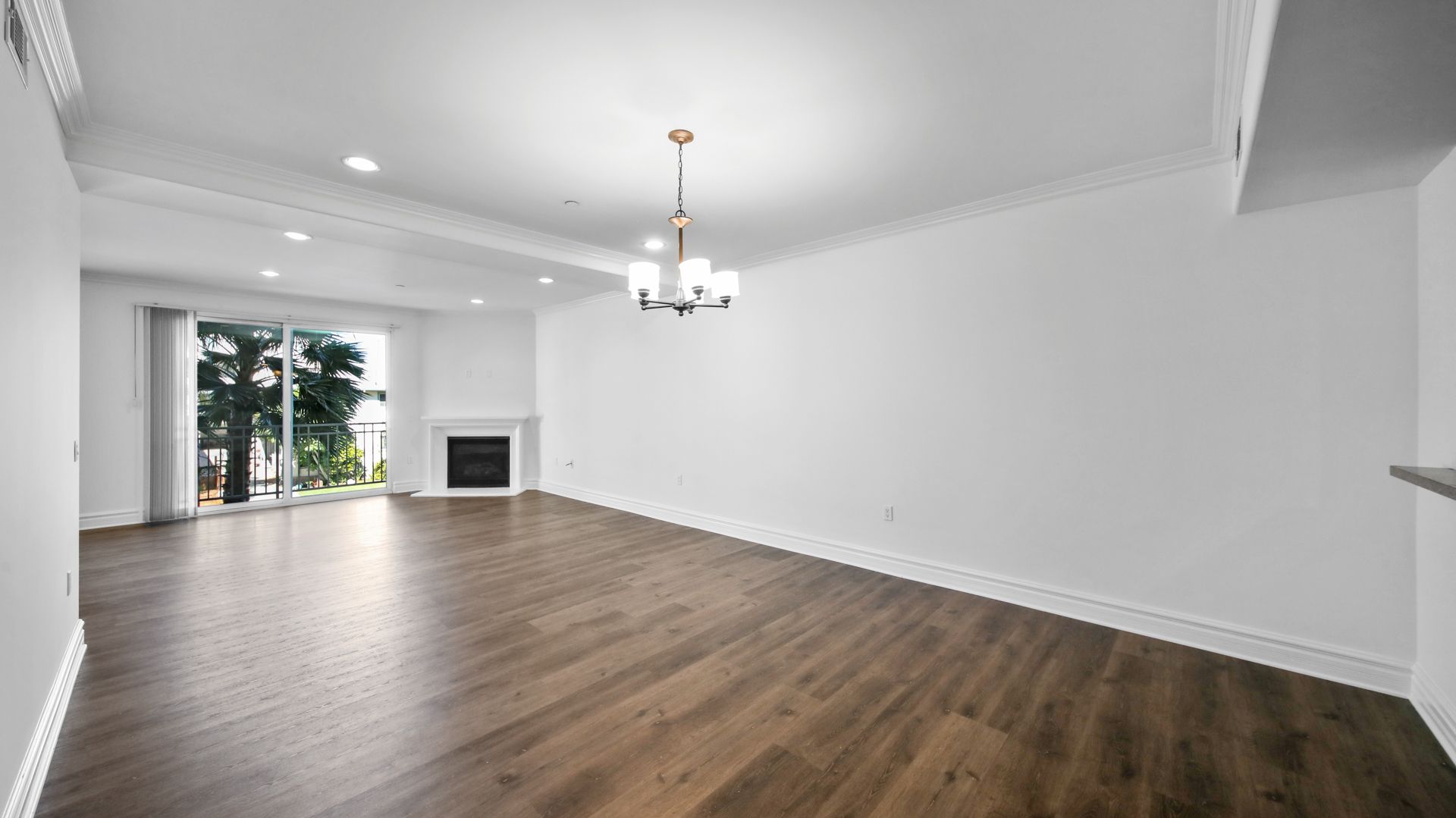 LOS ANGELES Apartment: 1050 S. HOLT AVE.