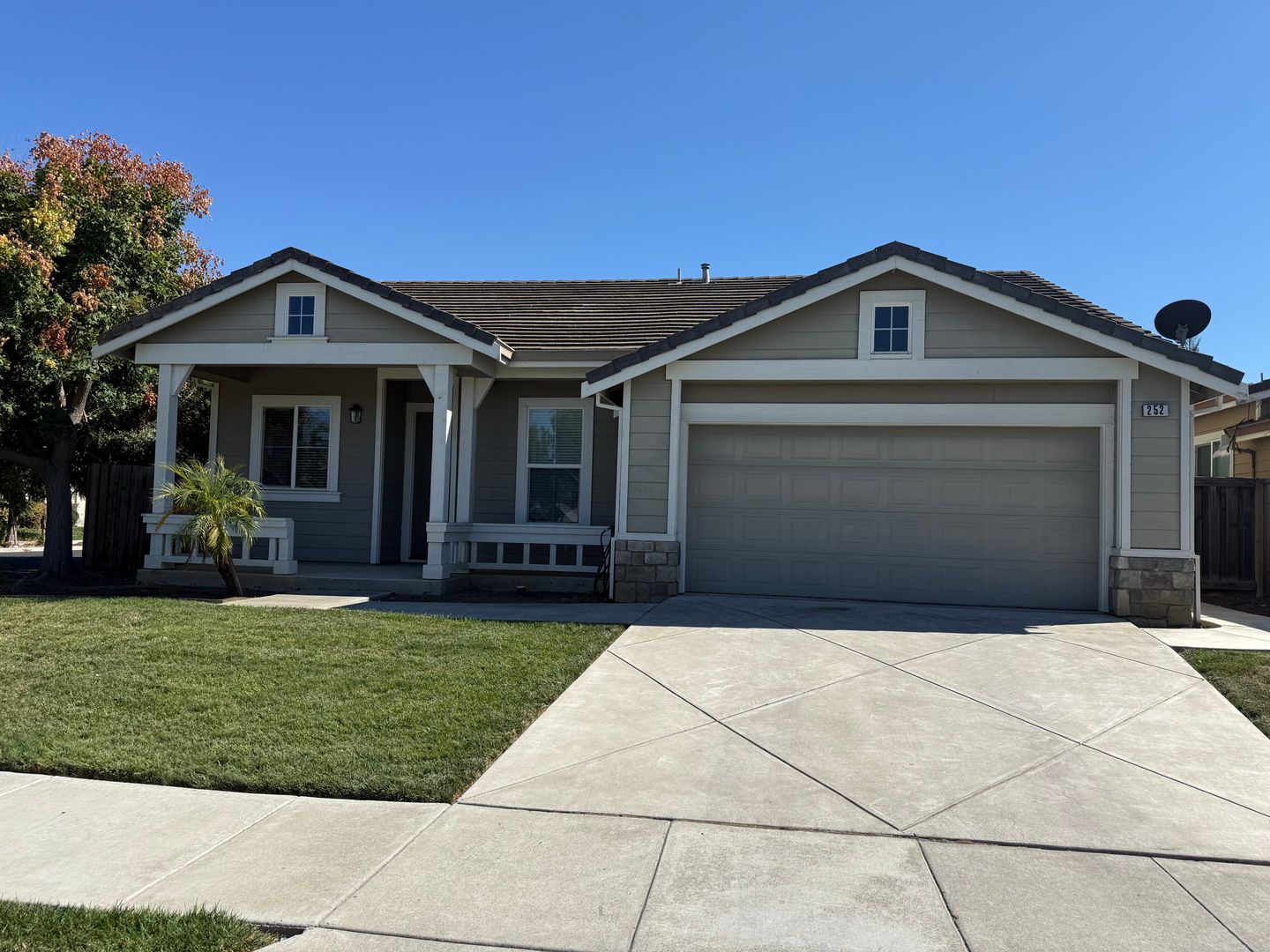 Brentwood House: 252 Laird Place