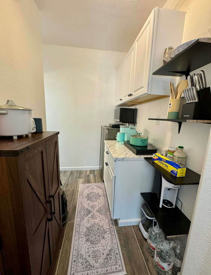 Brentwood House: 1089 Somersby Way