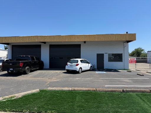 LARGE GATED AUTOMOBILE SHOP IN STOCKTON! ASK ABOUT CURRENT MOVE-IN INCENTIVES!! – photo 1