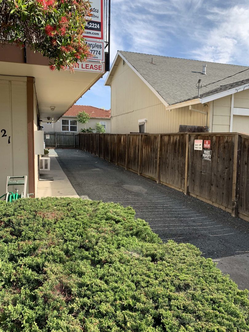 Antioch Apartment: 1021 West 8th St.