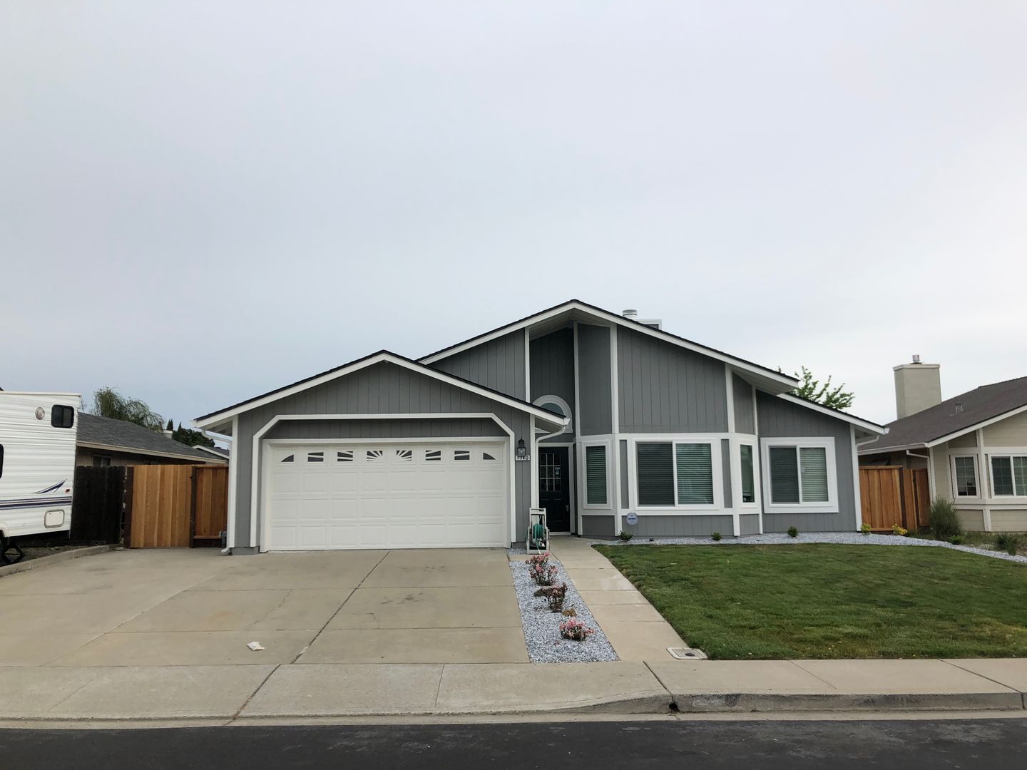 Oakley House: 1740 Gateway Drive