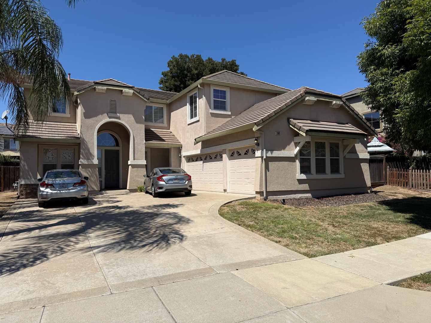 Brentwood House: 1585 Dawnview Drive