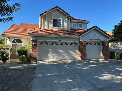 IDEAL ANTIOCH 4 BEDROOMS AND 3 BATHROOMS! NEW LAMINATE FLOORING ON MAIN LEVEL AND NEW INTERIOR PAINT – photo 1