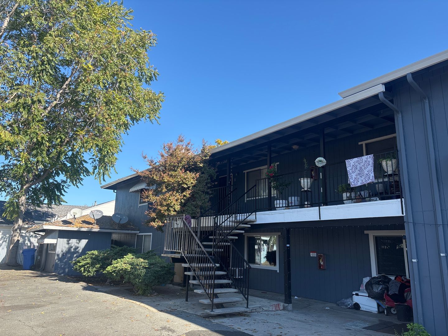 Brentwood Apartment: 301 Birch Street