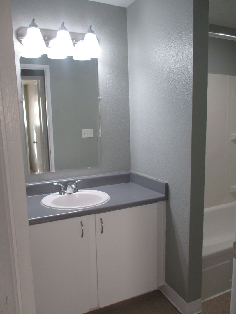 Kennewick Apartment: 601 S. Kent St.