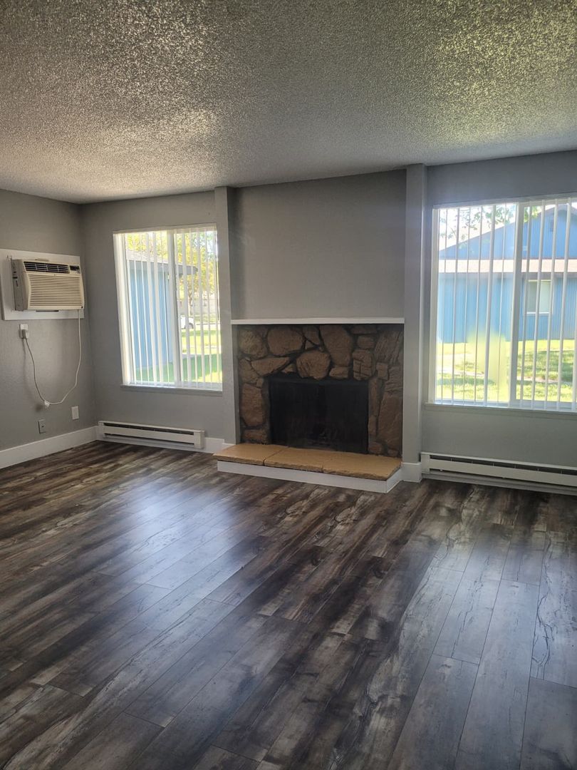 Kennewick Apartment: 1107 West 5th Avenue