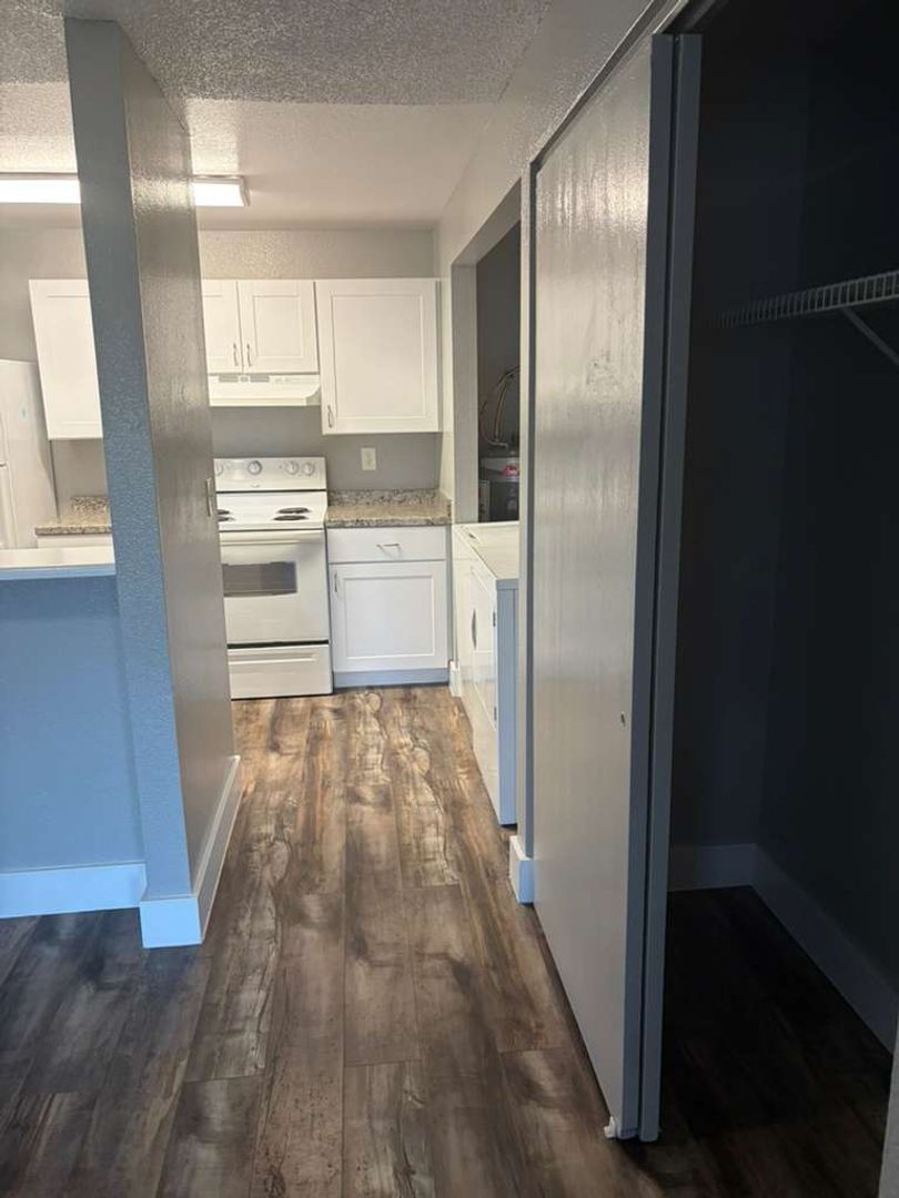 Kennewick Apartment: 1107 West 5th Avenue