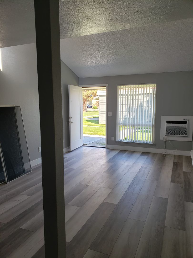 Kennewick Apartment: 505 S. Olympia St