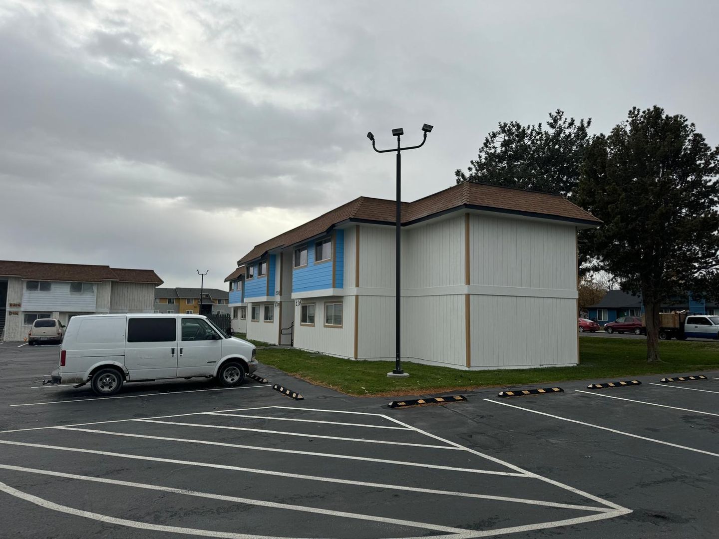 Kennewick Apartment: 601 S. Kent St.