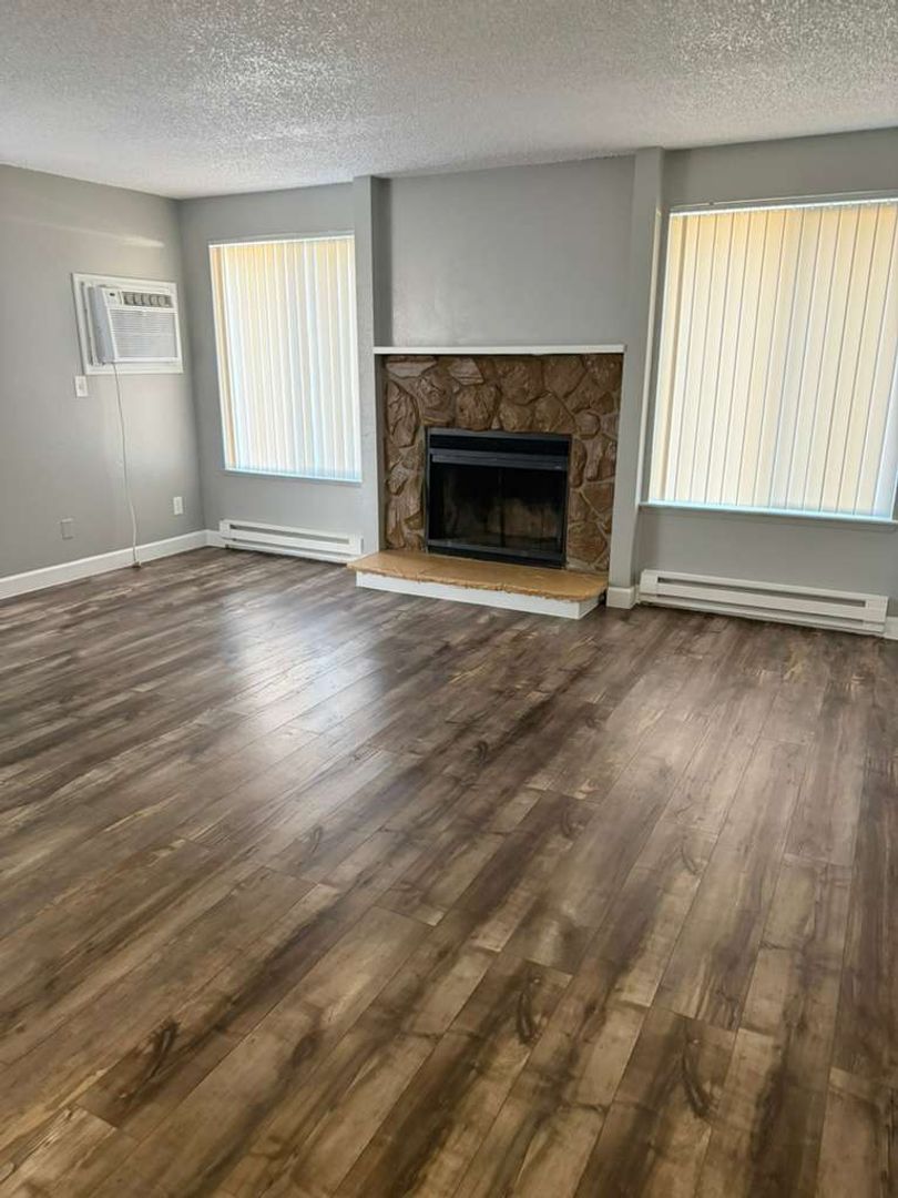 Kennewick Apartment: 1107 West 5th Avenue