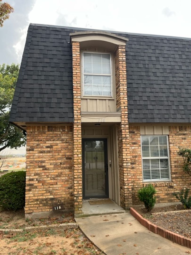 Cleburne Apartment: 110-116 Meadowview Drive
