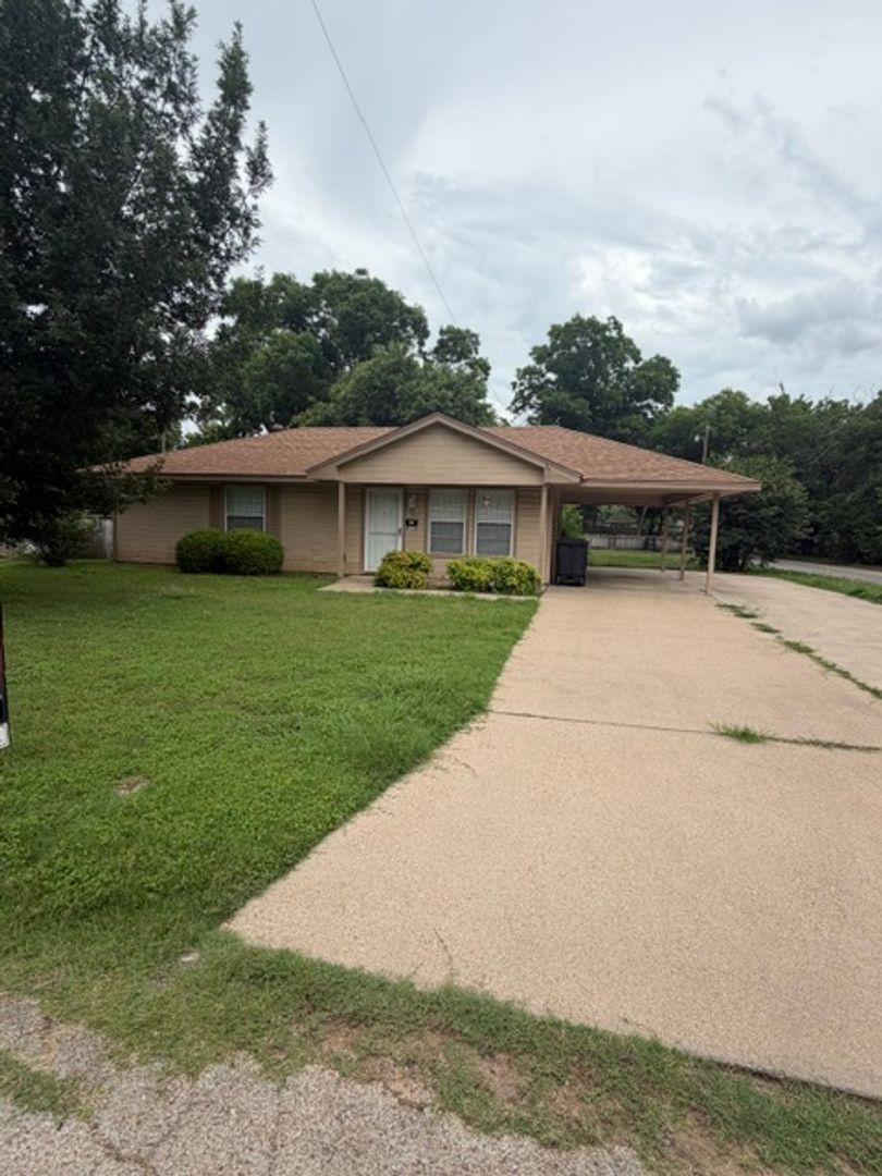 Cleburne House: 907 Hodge St