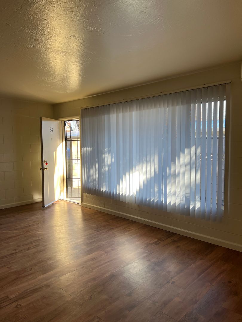 Modesto Apartment: 2012-2100 Wylie Dr.