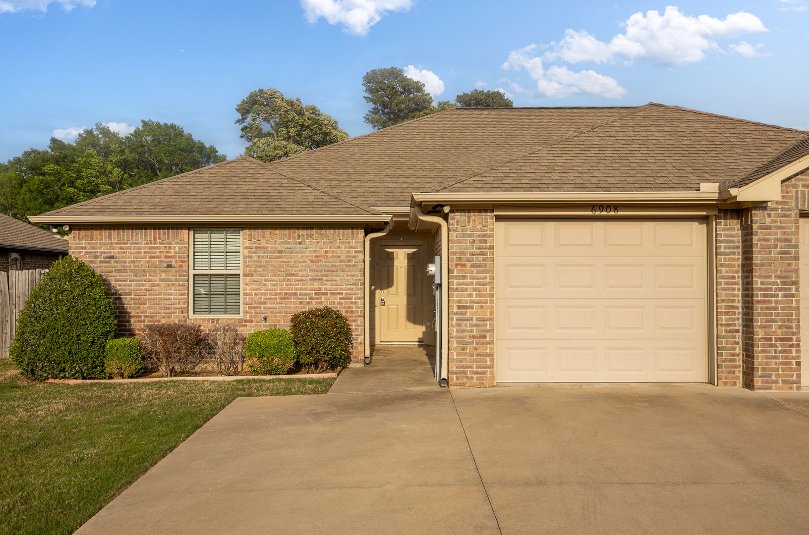 Flint Apartment: 6918 CR 1215