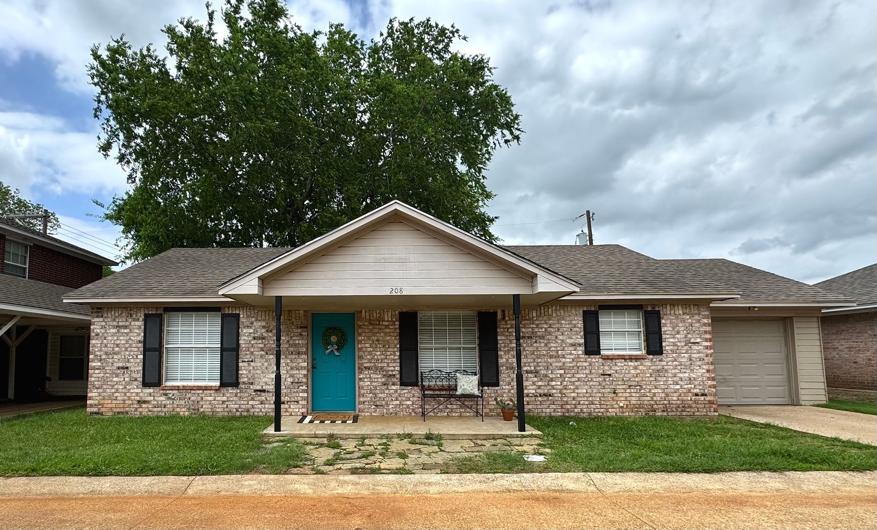 Bullard House: 208 Summerset Ct