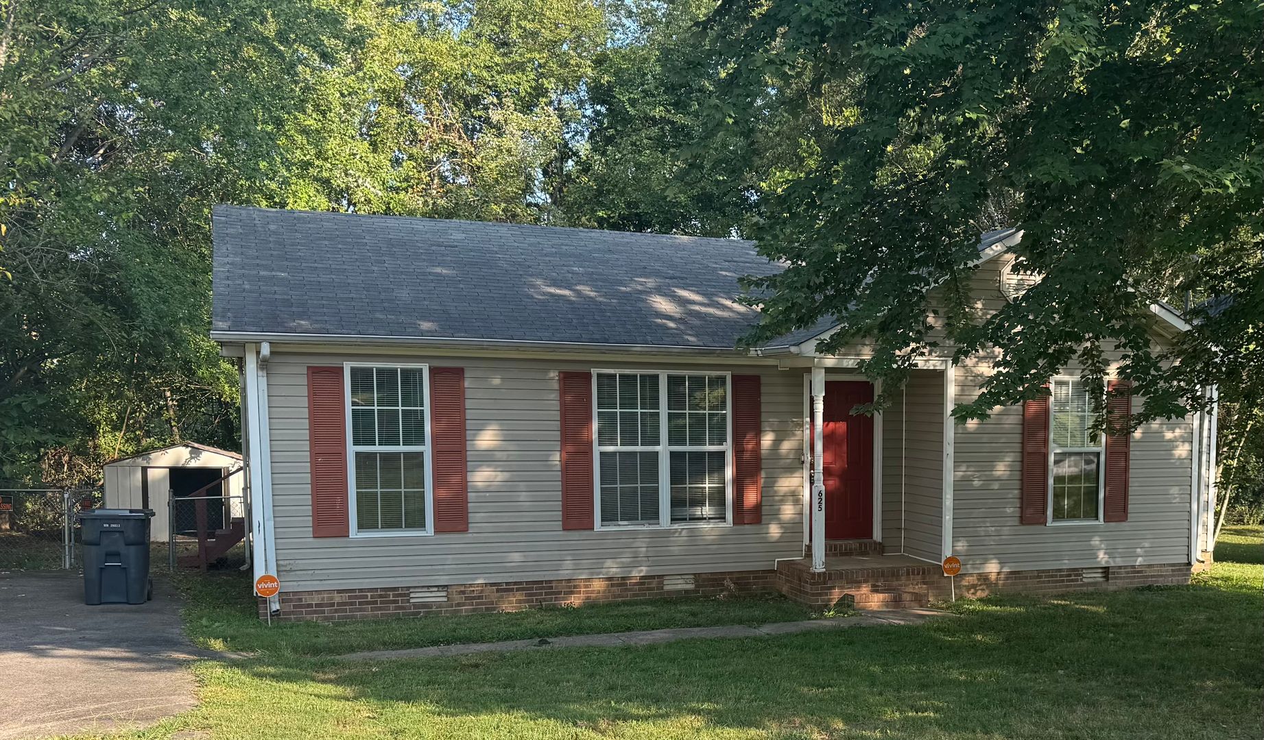 Oak Grove House: 625 Artic Ave