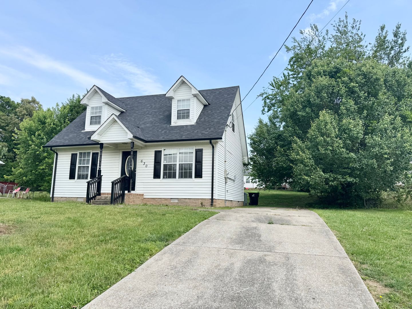 Oak Grove House: 630 Artic Ave