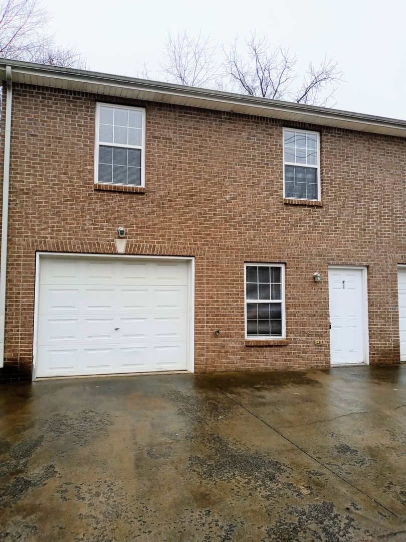 Clarksville Townhome: 535 Lafayette Rd