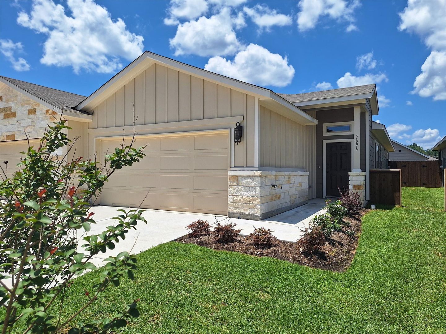 Magnolia Townhome: 9896 Grosbeak
