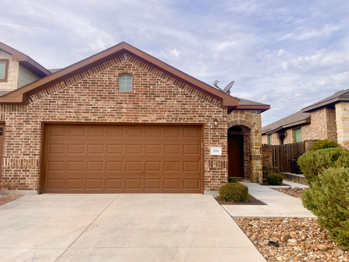 New Braunfels Multiplex: 708 Creekside Circle