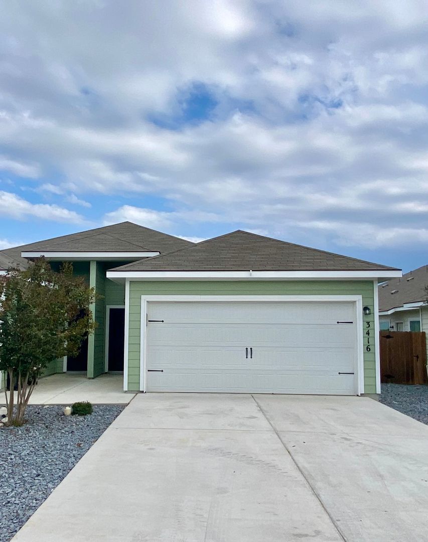 Seguin Multiplex: 3416 Scott Circle