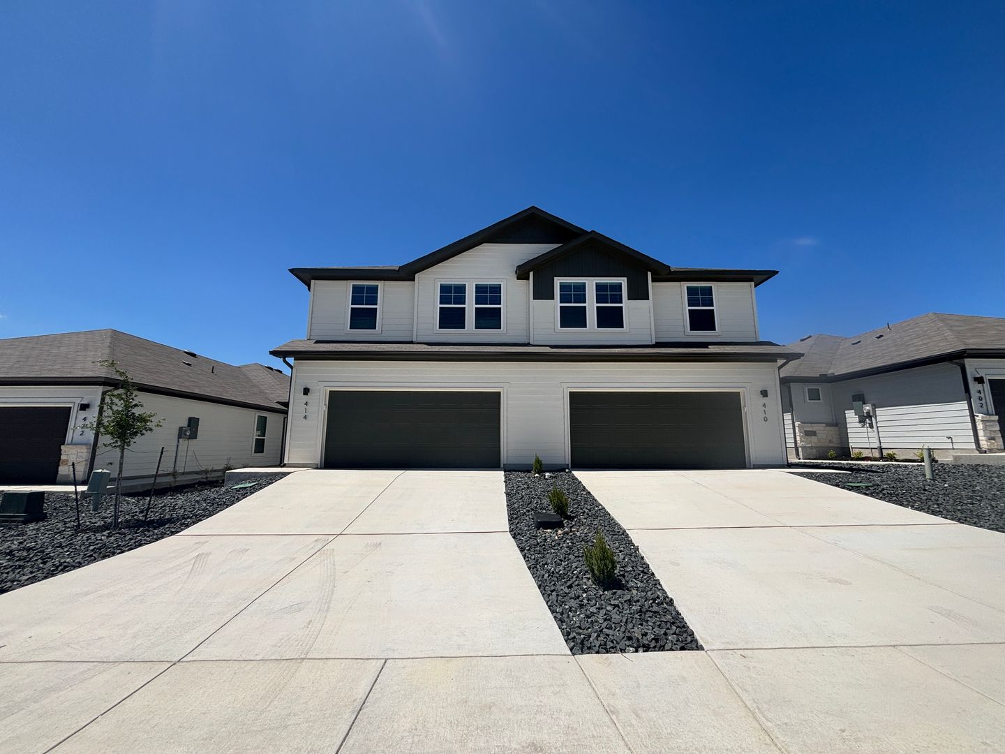 San Antonio Multiplex: 410 - 414 Nespral Dr.