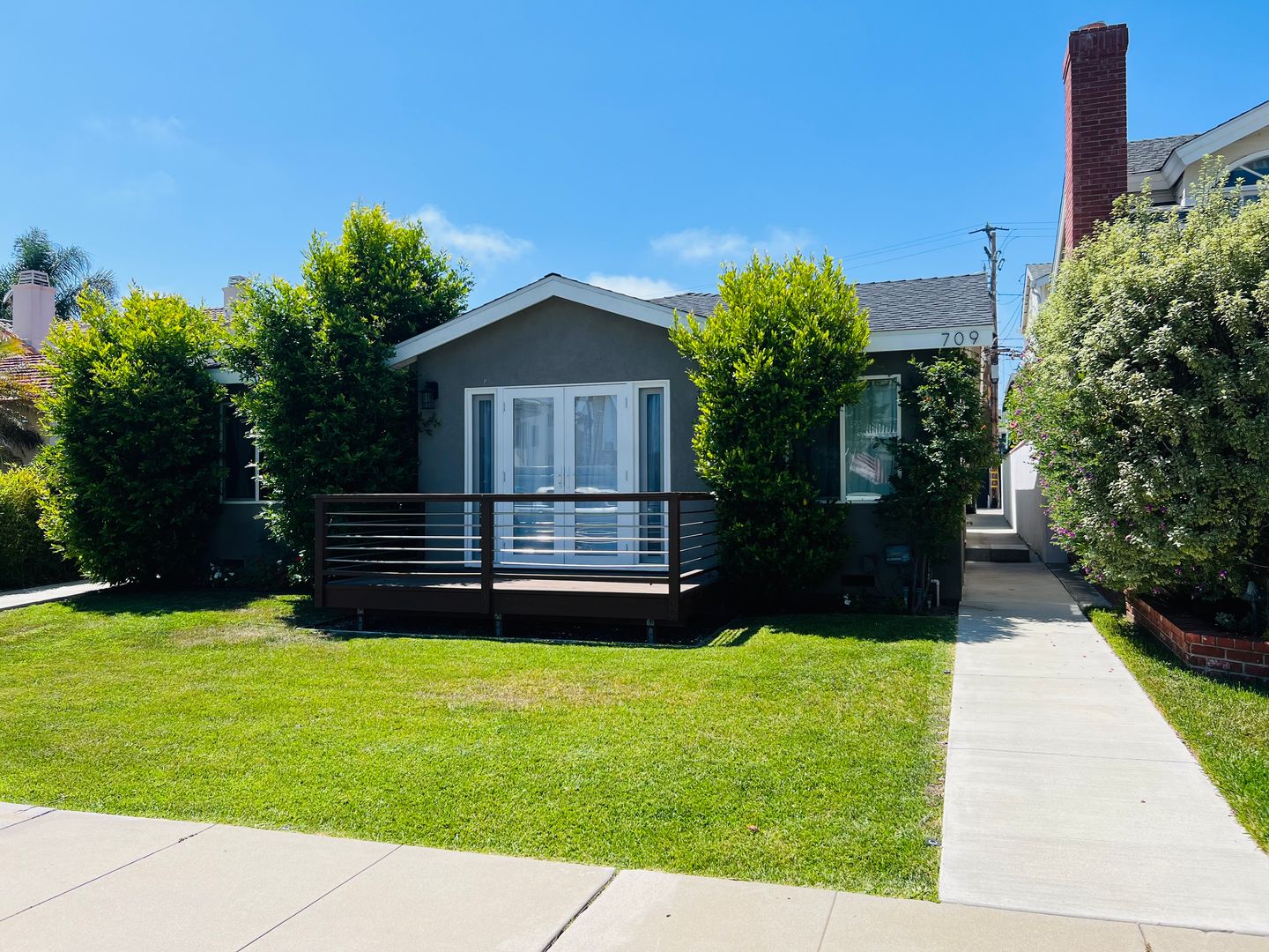 Corona Del Mar Apartment: 709 Marguerite Avenue
