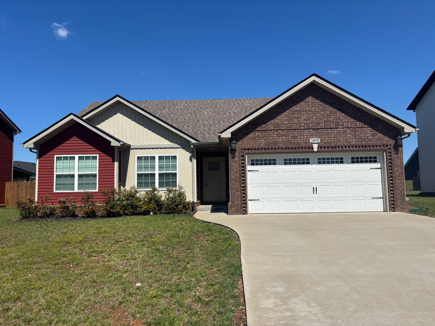 Clarksville House: 1033 Whitney Dr