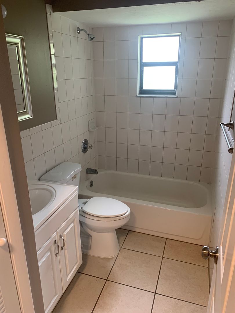 Cape Coral Multiplex: 4520 SW 7th Pl