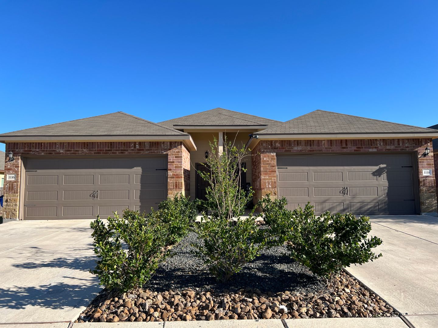 Seguin Multiplex: 1116 Renee Way