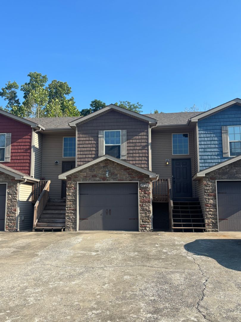 Clarksville Townhome: 1725 Thistlewood  Dr