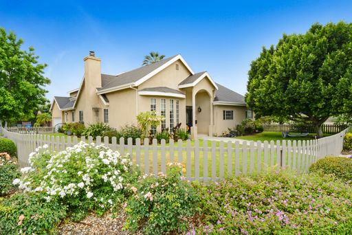 Gorgeous 3,000+ sq ft home in Glendora with Pool! – photo 1