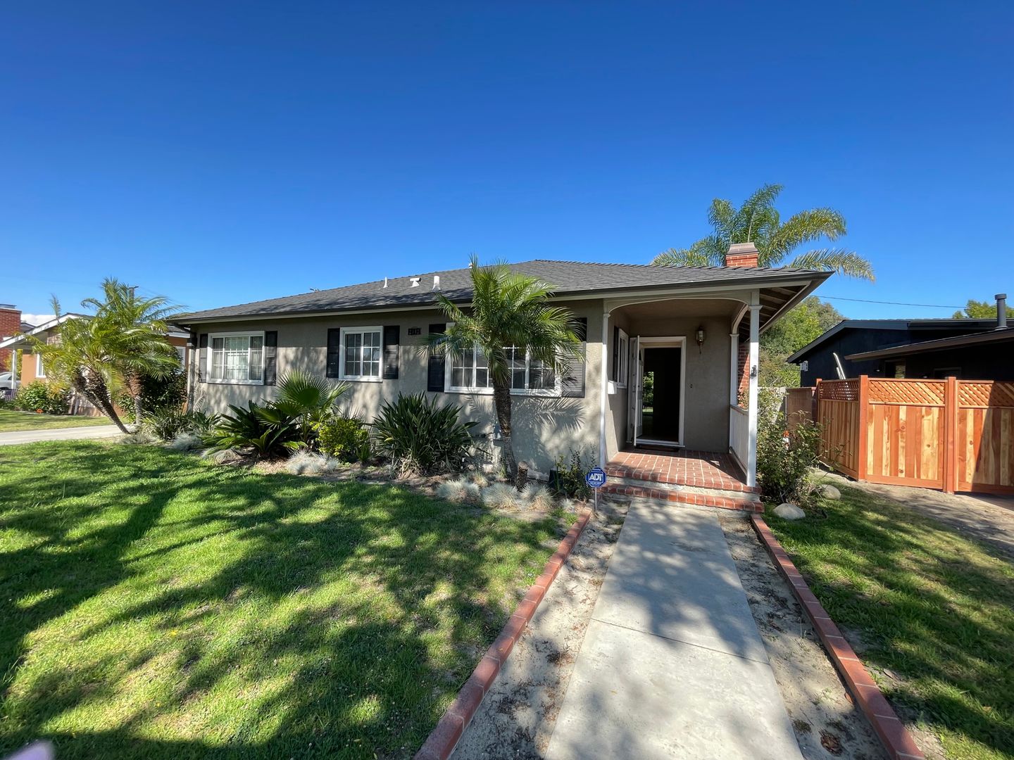 Long Beach House: 2342 San Anseline Ave