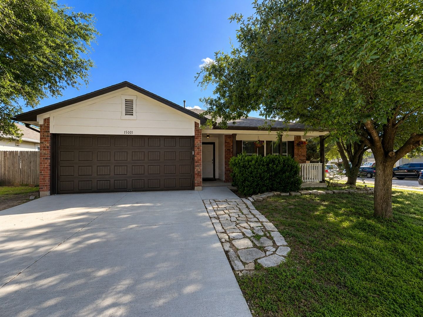 Austin House: 15001 Bigelow DR
