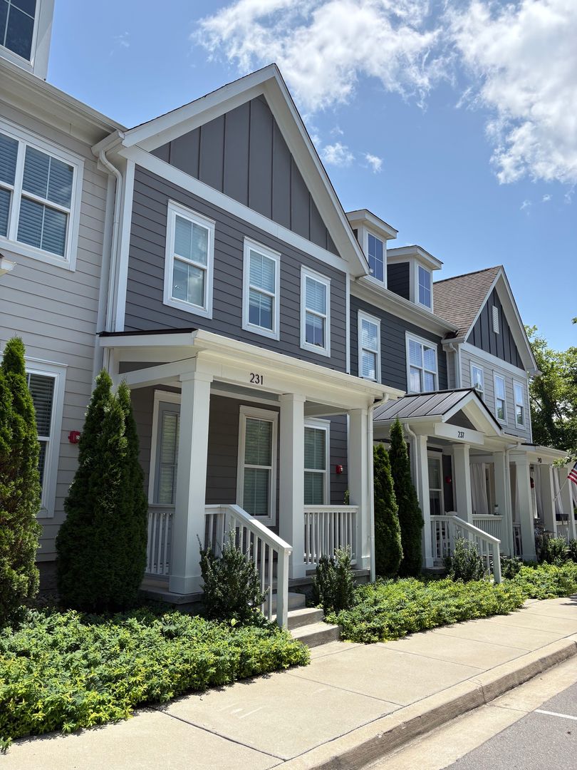 Franklin House: 231 Ribbon Lane