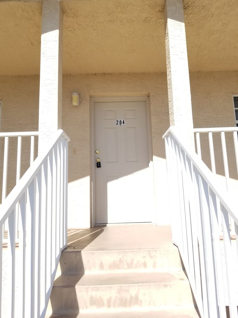 Cape Coral Condo: 621 SW 47th Ter