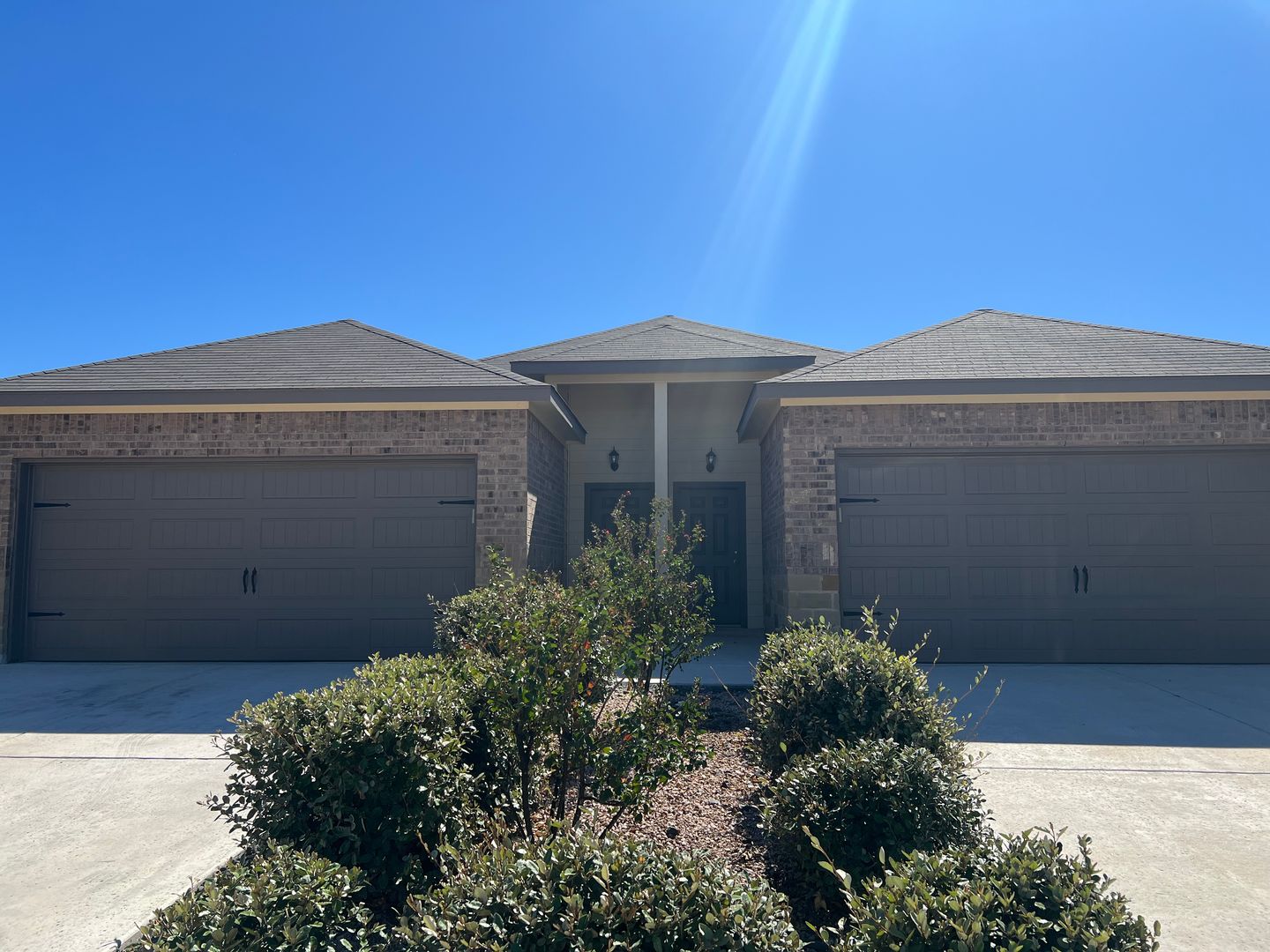 Seguin Multiplex: 1121 Renee Way