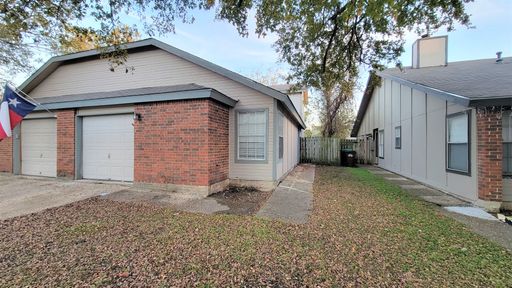 Lovely 2-story | 2-bedroom | 2-bath duplex | Balcony off Primary Bedroom! | Great location! – photo 1