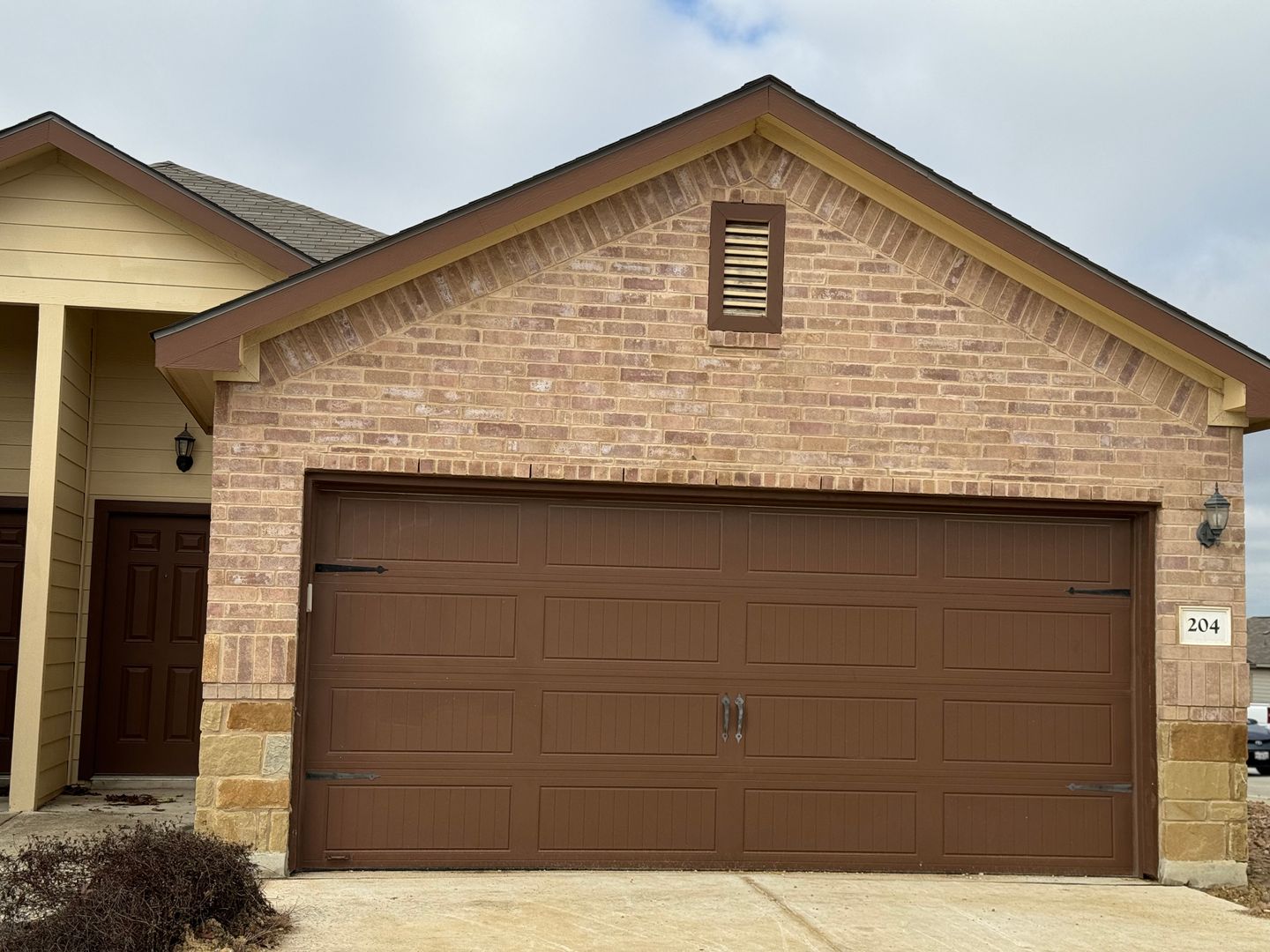 New Braunfels Multiplex: 204 Ragsdale Way