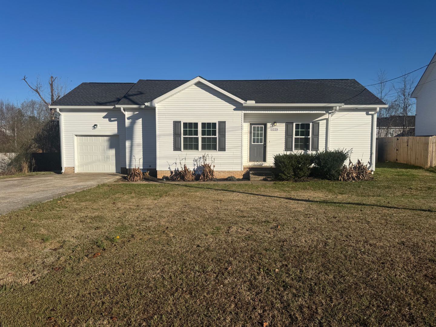 Clarksville House: 1225 Kendall Dr